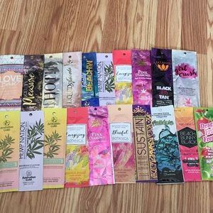 Tanning lotion packets ☀️☀️☀️